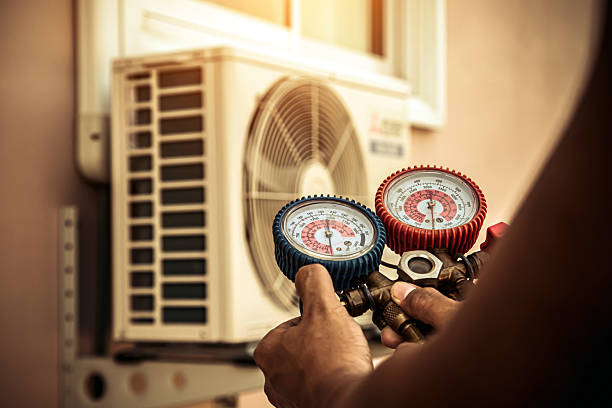 Professional Ac Installation technician working in Skidmore, TX